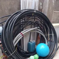 تعدادی لوله ی یک انج و پولیکا