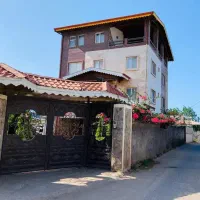 دید-کامل-به-دریا-فول-فرنیش-ساحلی-سنددار-زیباکنار