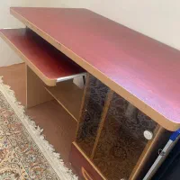 میز کامپیوتر در حد نو