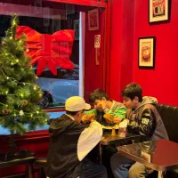 برگر زن و گریل کار