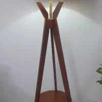 آباژور ایستاده