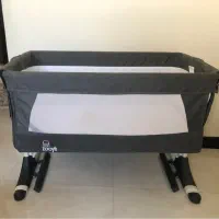 تخت کنار مادر زویه