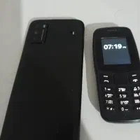 دوتا گوشی یکی سالم یکی صفه شکسته