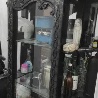 یه عدد ویترین تمیز وشیک دور شیشه ویک عدد کتابخانه|بوفه، ویترین، کنسول|لاهیجان, مهرگان|دیوار