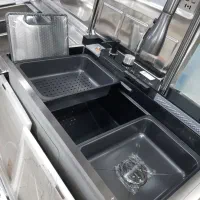 آبشاری آبچکان پشت پنجره سینک پیانویی باکسی|آبچکان و نظمدهنده ظروف|قدس, شهرقدس|دیوار