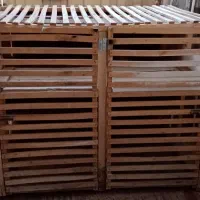 قفس پرنده و مرغ و خروس