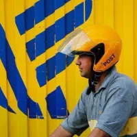 ارسال مرسولات پستی