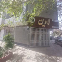 مغازه دو نبش