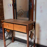 تخت دو نفره با میز آرایش و میز کوچک کنار تخت|تخت و سرویس خواب|دزفول, |دیوار