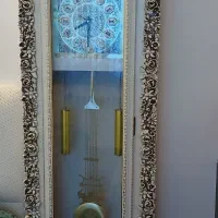 ساعت ایستاده تمیز به مبلغ ۲ میلیون تومن