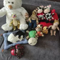 تعدادی عروسک در حد نو