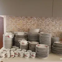 ظروف گل سرخی چینی