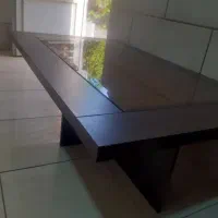 میز و دو عدد گل میز