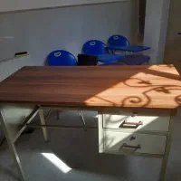 تعدادی میز کار و میز معلم جنس درجه یک و در حد نو