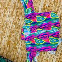 همه نو هستن|لباس|دهدشت, |دیوار