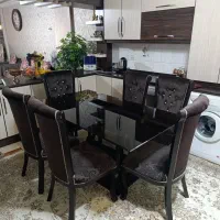 میز ناهار خوری تمیز و بدون خط و خش