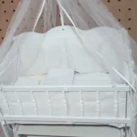 تخت کنار تخت مادر