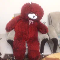 عروسک خرسی قرمز