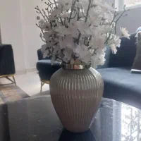 گلدان رومیزی وگل مصنوی