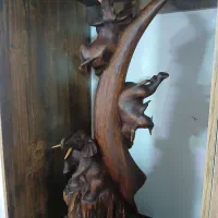 مجسمه چوبی شاهکار سه فیل بر روی عاج یک متری