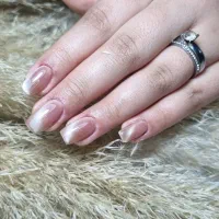 خدمات کاشت ناخن