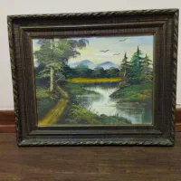 تعدادی تابلو و قاب عکس بزرگ و کوچک