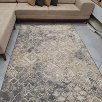 فرش با زمینه کرم طوسی