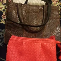 مقداری لوازم شخصی 4عدد کیف. کمربند. روسری نو