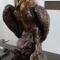 مجسمه عقاب