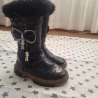 کفش نیم بوت دخترانه در حد نو