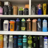 شیکر و بطری اب