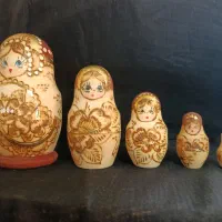 عروسک‌های چوبی ماتریوشکا