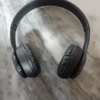 یک عدد هدفون بلوتوثی