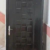 در ب چوبی اتاق خواب تمیزو بدونه هیچ ایرادی