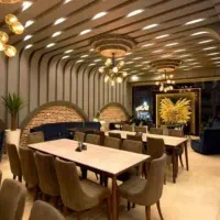 صندوقدار رستوران و نیروی سالن در نظم آباد