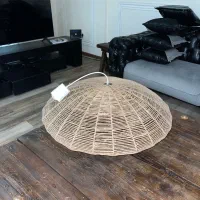 دو عدد لوستر مدرن و حصیری