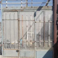 درب اهنی شیشه خور