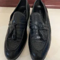 سه جفت کفش ترک و یک صندل کره ای
