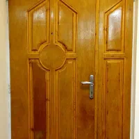 در با چارچوب فلزی