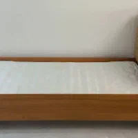 تخت نوجوان