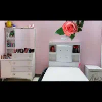 تخت خواب وصندلی