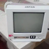 تلویزیون سیاه وسفید کوچک قدیمی