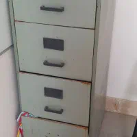 تعدادی صندلی دسته دار