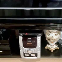 میز تلویزیون شیشه ای در حد نو