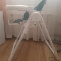 صندلی غذا خوری کودک در حد نو