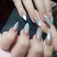 ارائه خدمات زیبایی ناخن