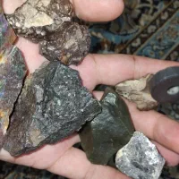 سنگ قیمتی و200گرمی خاک طلا همه باهم 15تومن|جواهرات|زاهدان, |دیوار