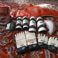 لوازم تکواندو سایز متوسط، تمیز و کامل