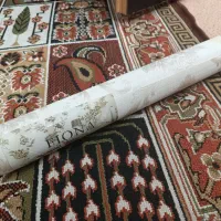 یک رول کاغذ دیواری