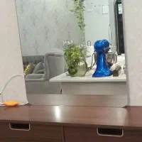 آیینه با نور نئون